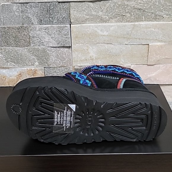 UGG Women's Classic Mini II Braid Platform Boot - Picture 9 of 9